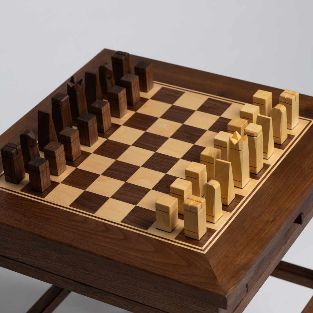 Table d'échecs fabriquée artisanalement en Alsace - Noyer & Sycomore