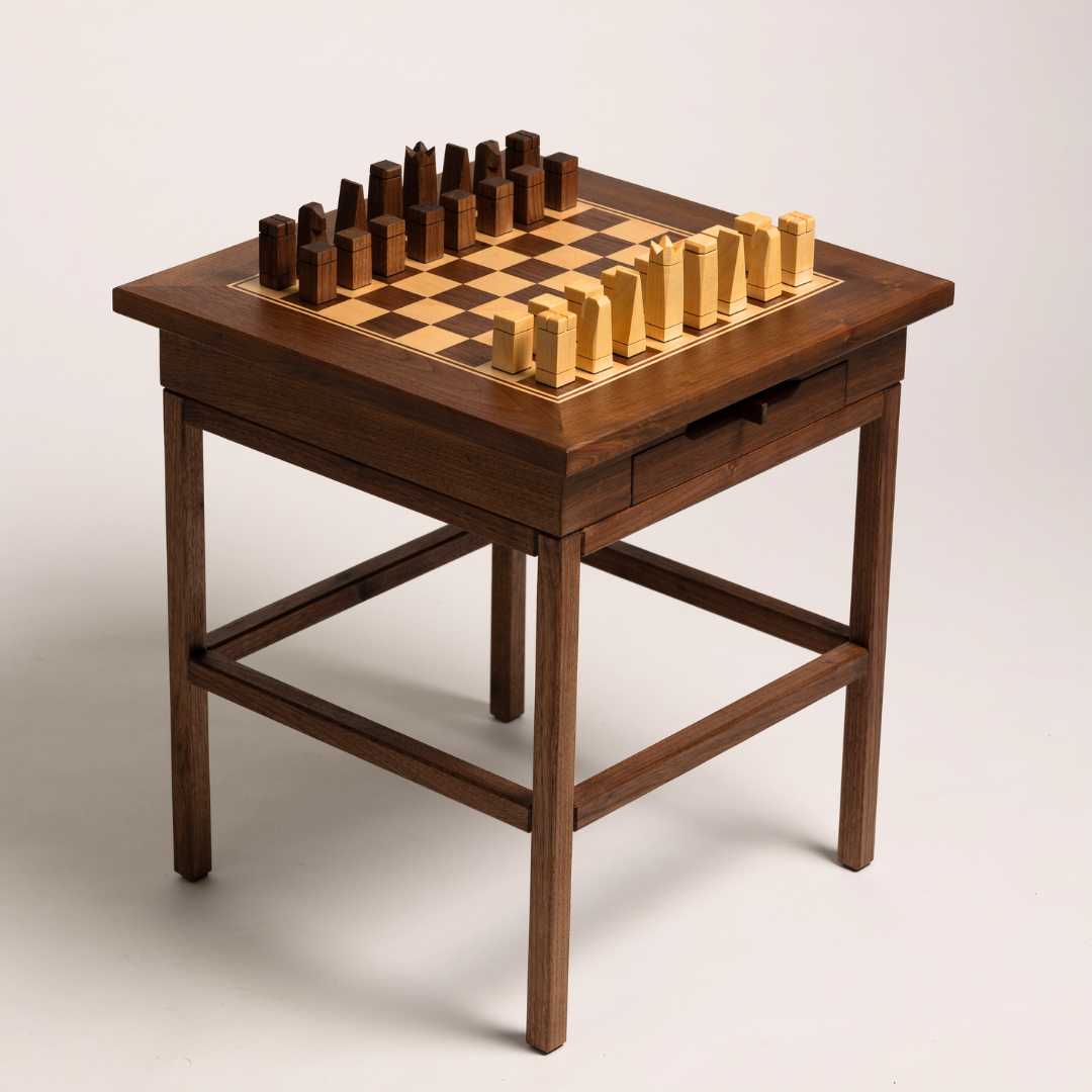 Table d'échecs fabriquée artisanalement en Alsace - Noyer & Sycomore