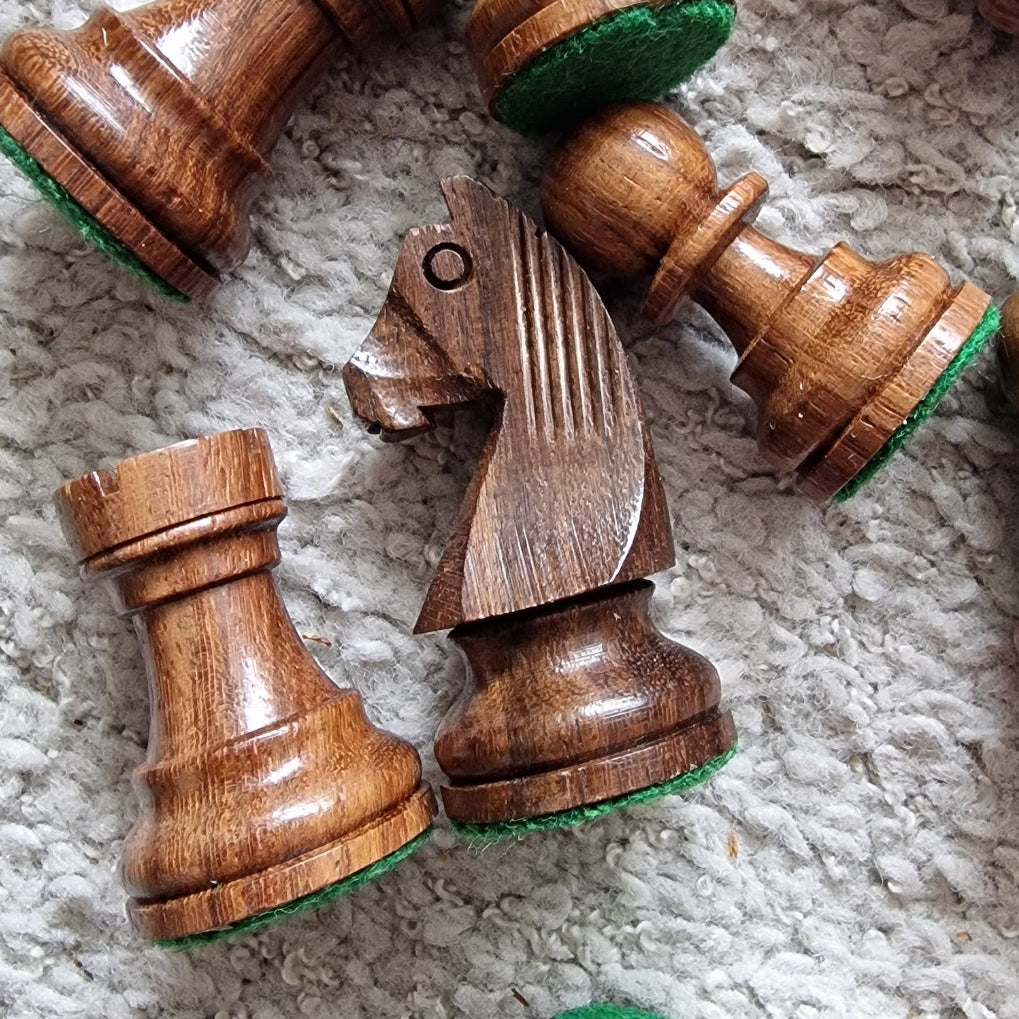 STAUNTON Premium - Pièces d'échecs Officielles FIDE - avec défaut