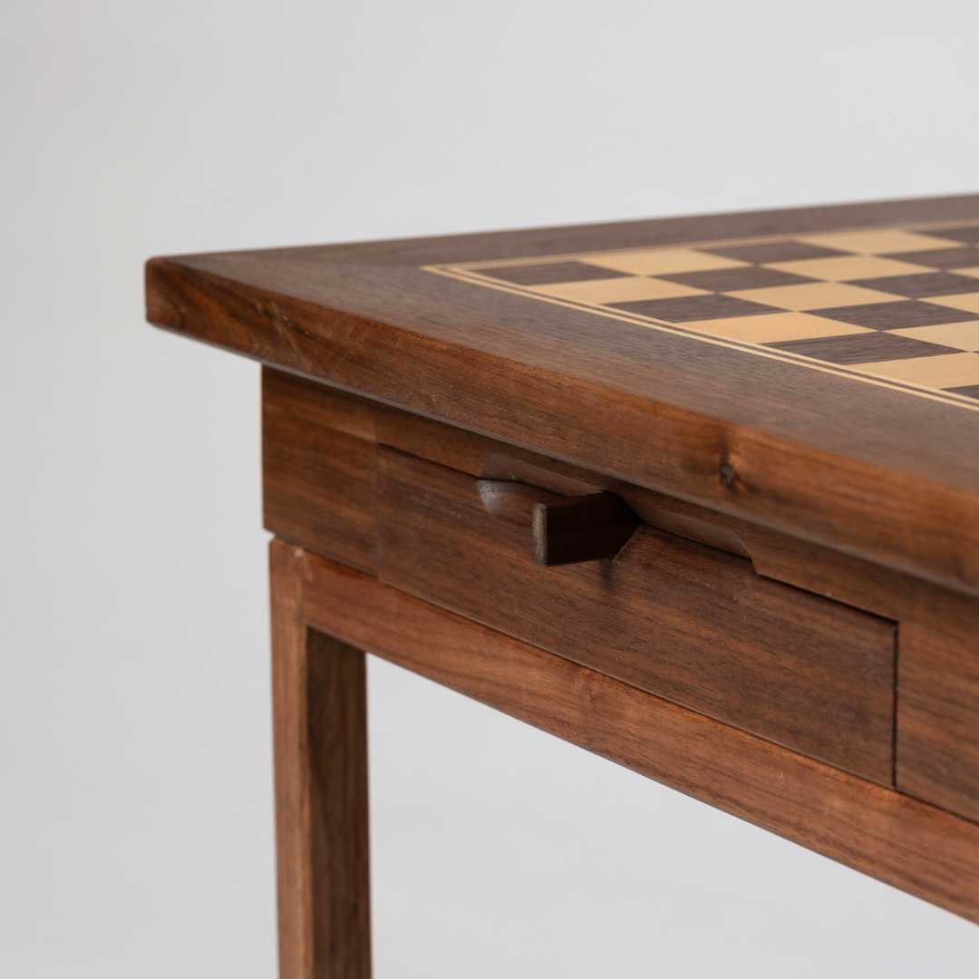 Table d'échecs fabriquée artisanalement en Alsace - Noyer & Sycomore